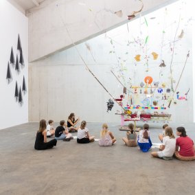 in der Ausstellung Whispers from Tides and Forests