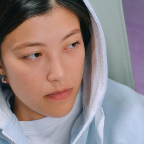 GMT+9. Jonas Beile und Sugano Matsusaki inszenieren ein nuanciertes Porträt zweier japanischer Frauen.