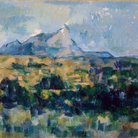 Blauer Berg mit Landschaft