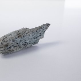 Halbfabrikat eines Steinbeils, Fundort: Künten. Datierung: Jungsteinzeit, um 3000 v. Chr. Leihgabe: Kantonsarchäologie Aargau, Brugg; Foto: Andrea Luca Ammann