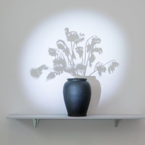 Ausstellungsansicht Mehr Licht<br>Video in der Kunst<br>31.1. – 25.5.2026, Aargauer Kunsthaus <br>Nam June Paik (1932–2006), Fire Piece, 1992<br>Foto: ullmann.photography