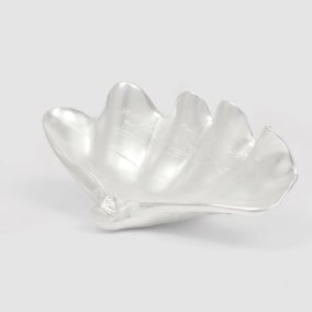 Shamiran Istifan, You Kissed The Wound, 2024<br>Silber, Kupfer, PLA, 25 x 40 x 10 cm<br>Mit Genehmigung der Künstlerin<br>© Shamiran Istifan