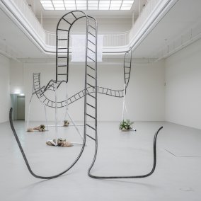 Jesse Darling, Gravity Road, Kunstverein Freiburg, 2020, Foto: Marc Doradzillo