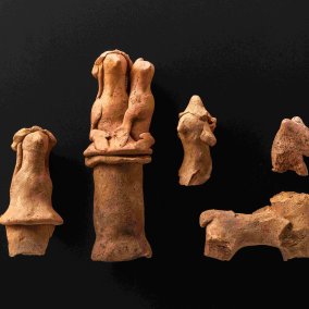 Fragmente von Tonfigürchen, Tiere und Tierköpfe