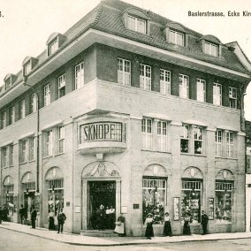 Historische Postkarte aus Lörrach: Kaufhaus Knopf, heute Stadtbibliothek