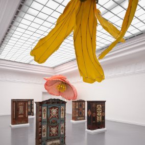 Bloom up! Die Sprache der Blumen, Installationsansicht, 2026 © Staatliche Kunsthalle Baden-Baden, Stefan Altenburger Photography, Zürich