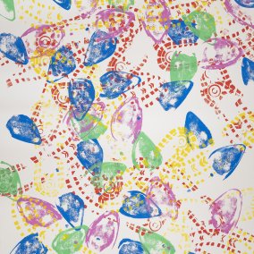 Nevin Aladağ, Multipresent, 2024, Stempeldruck von Schuhsohlen mit Linoldruckfarbe auf Papier / stamp printing with soles of shoes and linocut ink on paper, Blatt 100 x 70 cm, courtesy the artist, Foto: Cora Wöllenstein