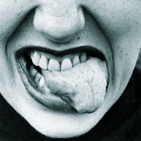 Lenora de Barros: No País da Língua Grande, Dai Carne a Quem Quer Carne, 1998/2006 Inkjet print on cotton paper 107 x 85,8 cm Foto: Carolina Godefroid