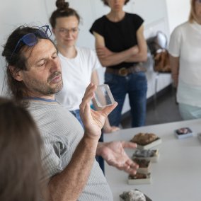 Führungen hinter die Kulissen: Geologische Bastelei