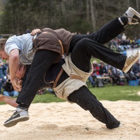 La lutte suisse – une tradition bien vivante