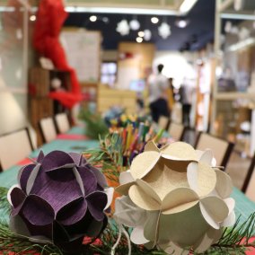 Atelier de Noël : Boules de Noël en papier 3D (à partir de 8 ans)