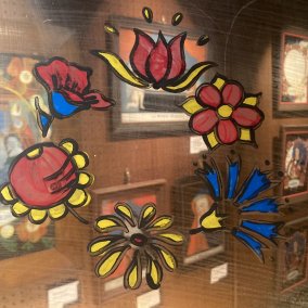 Atelier ENFANTS - Fleurs d’Alsace en peinture sous verre (à partir de 7 ans)