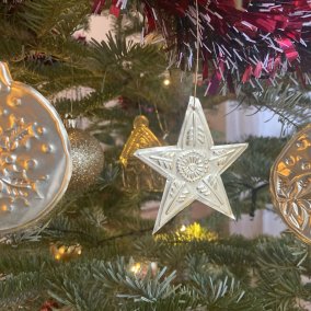 Atelier de Noël : Fabrication de décors de sapin en métal repoussé (à partir de 8 ans)