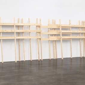Das Bild zeigt das Werk "Zaun I, 1–10, 1,4,3,2" von Christian Wulffen aus dem Jahr 2004/21.