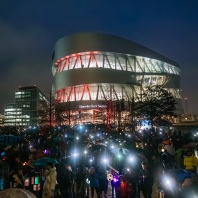 Start Lantern Parade 2024 in Front of the Mercedes-Benz Museum