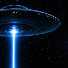 Symbolbild: UFO vor einem dunklen Sternenhimmel.