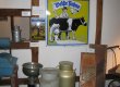 Emailleschild und Objekte zur Milchwirtschaft