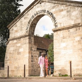La porte monumentale de la Grande Saline