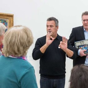 Guided Tour for Visitors with Hearing Impairment – in German "Yayoi Kusama"