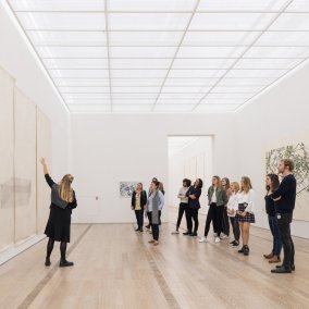 Curator's Tour – in French "Yayoi Kusama"