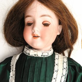 Poupée dormeuse