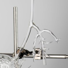 Evelyn Vonesch (*1989), Ein-Lass-Aus-Los, 2025<br>Mundgeblasenes Glas, vernickeltes Zink, Edelstahl, Masse variabel<br>© Evelyn Vonesch