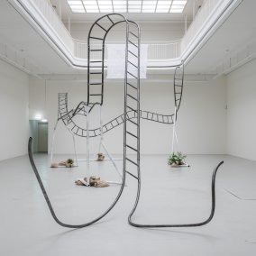 Jesse Darling, Gravity Road, Kunstverein Freiburg, 2020, Foto: Marc Doradzillo