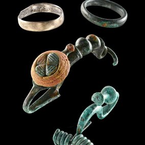 Funde aus dem frühkeltischen Grabgarten in Endingen; Foto: Y Mühleis, LAD