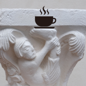 Kapitell mit Skiapode (Schattenfüssler), Basler Münster, nordöstliches Emporenrundfenster des Chors, Ende 12. Jh., Gipsabguss von 2021.