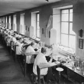 photographie Cristallerie Saint-Louis, début 20ème siècle 
