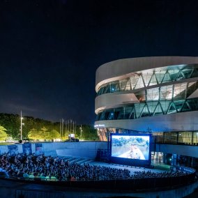 Mercedes-Benz Museum, open-air cinema. Photo from the year 2022, European Outdoor Film Tour. 