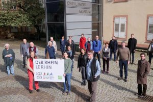 Bildunterschrift: Organisieren die bislang größte internationale Ausstellungsreihe zum Thema „Der Rhein“: Teilnehmer*innen der trinationalen Arbeitstagung am 13.10.2020 im Dreiländermuseum