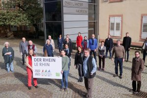Légende: Organiser le plus grand cycle international à ce jour d'expositions sur le thème du Rhin : participant(e)s à la conférence trinationale du 13.10.2020 au musée des Trois Pays