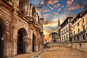 Nîmes touristique, Gard, Occitanie, France. By Bernard GIRARDIN