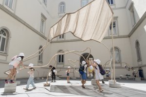 Temitayo Ogunbiyi, Giocherai nel quotidiano, correndo, You will play in the everyday, running, 2020, Foto: Tommaso Vitiello