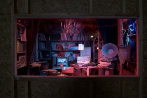 Janet Cardiff & George Bures Miller, «Opera for a Small Room», 2005 © 2022 courtesy the artists, Luhring Augustine Gallery Foto: Seber Ugarte, Lorena López