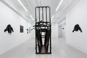 Tiona Nekkia McClodden, «Hold on, let me take the safety off», 2019, Ausstellungsansicht, COMPANY Gallery, New York, US, Courtesy die Künstlerin