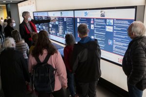 Eine Führungsgruppe in der Ausstellung