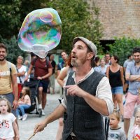 Bubbles Fest im Dorf