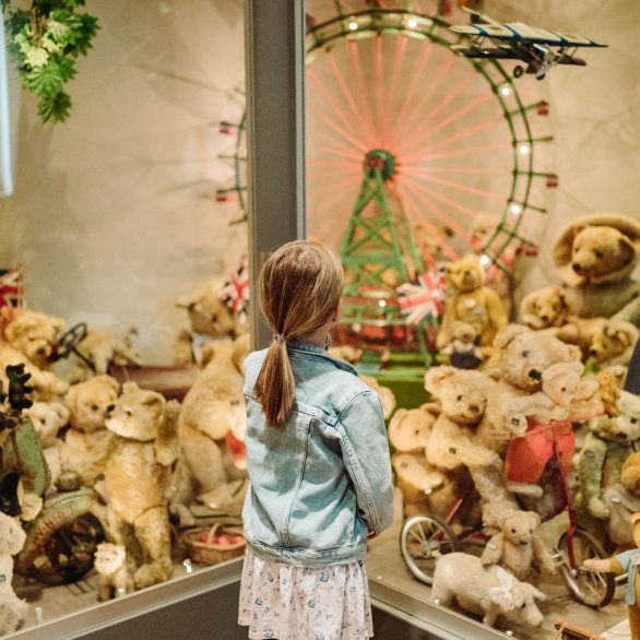 Spielzeug Welten Museum Basel - Teddybärensammlung