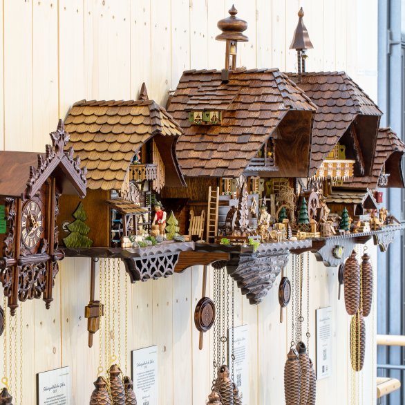 Deutsches Uhrenmuseum. Einblick in die Ausstellung "Schwarzwalduhr 2023"