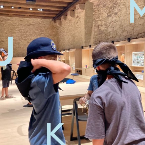 Museumsbande verkleidet sich