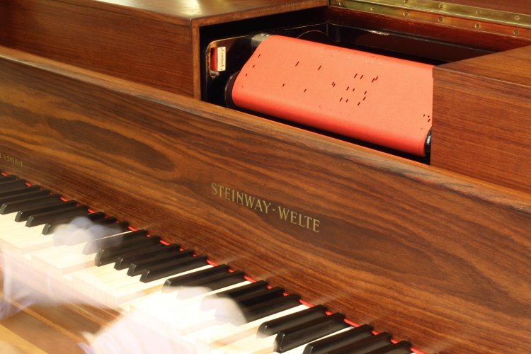 Eine Generation von bedeutenden Künstlern spielte Musik mittels spezieller Aufnahmeverfahren für selbstspielende Klaviere ein.