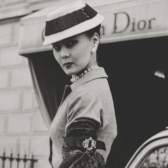 Renée in Kostüm von Christian Dior, Paris 1951; Münchner Stadtmuseum, Sammlung Fotografie