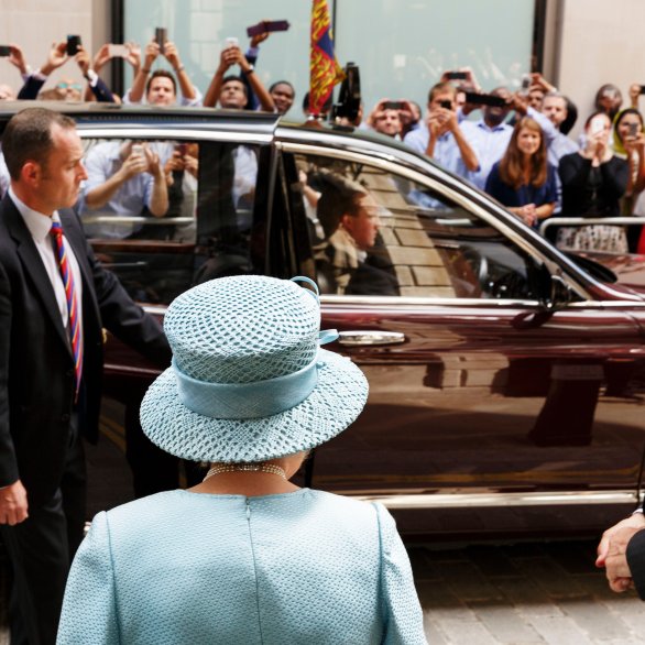 Martin Parr, GB, England, London, The Lord Mayor’s Year, The Drapers Livery’s 650th Anniversary, The Queen visiting the Draper’s Livery Hall, 2014 © Martin Parr / Magnum Photos