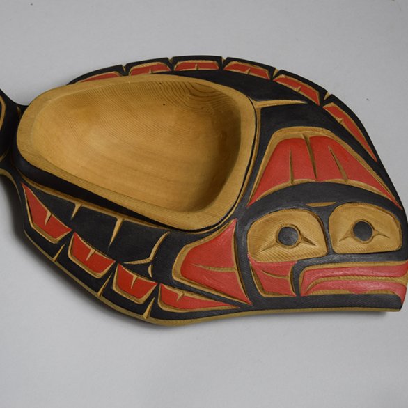 Schale »Halibut Bowl«, Clifford George, Nootka, Vancouver Island, 1996-2000, © GRASSI-Museum für Völkerkunde zu Leipzig, Staatliche Kunstsammlungen Dresden, Foto Melanie Meier Schale »Halibut Bowl«, Clifford George, Nootka, Vancouver Island, 1996-2000, © GRASSI-Museum für Völkerkunde zu Leipzig, Staatliche Kunstsammlungen Dresden, Foto Melanie Meier