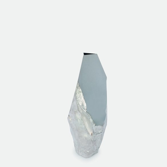 Eine graue Vase