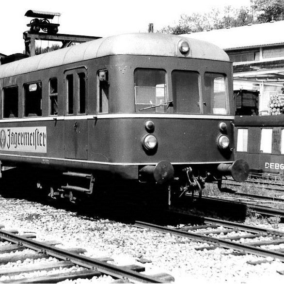 Der "Entenköpfer" 1979 am Bahnhof Menzingen/Baden