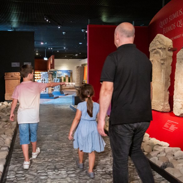 Ausstellung "Versunkene Geschichte" im Museum Weltkulturen D5, Foto: Maria Schumann © rem