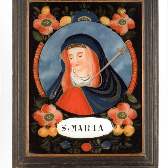 Hinterglasbild mit Darstellung der Maria. Für gläubige Menschen stellt die Mutter Gottes eine wichtige Fürsprecherin vor Gott dar, weshalb sie in vielen Darstellungsarten in der religiösen Volkskunst auftritt. Werkstatt Winterhalder, Rötenbach/Schwarzwald, letztes Viertel 18. Jahrhundert.